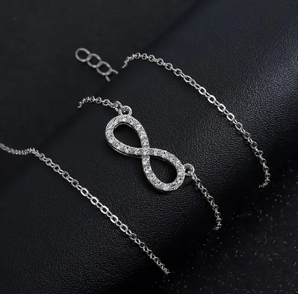 Колие Безкрайност