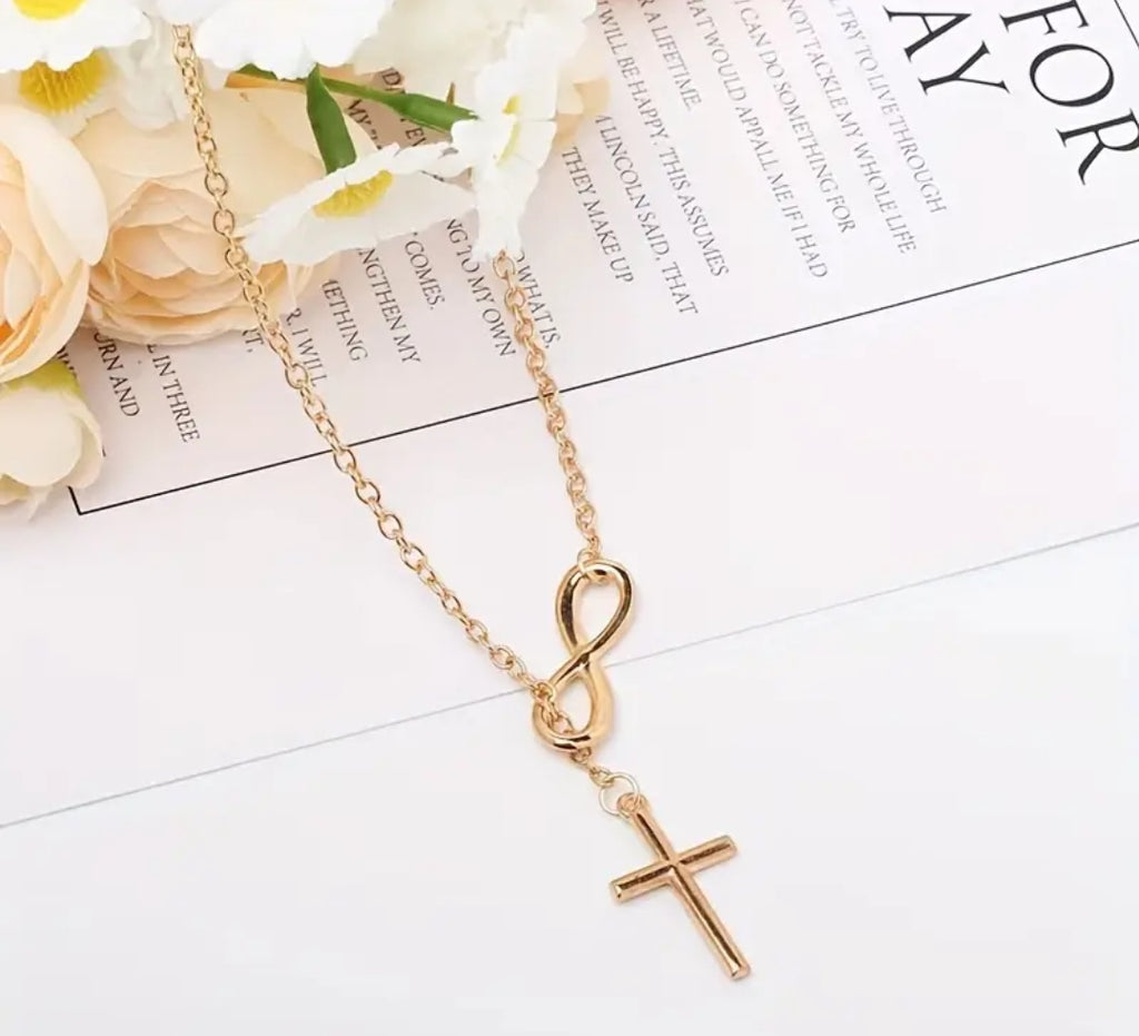 Женско колие с кръст